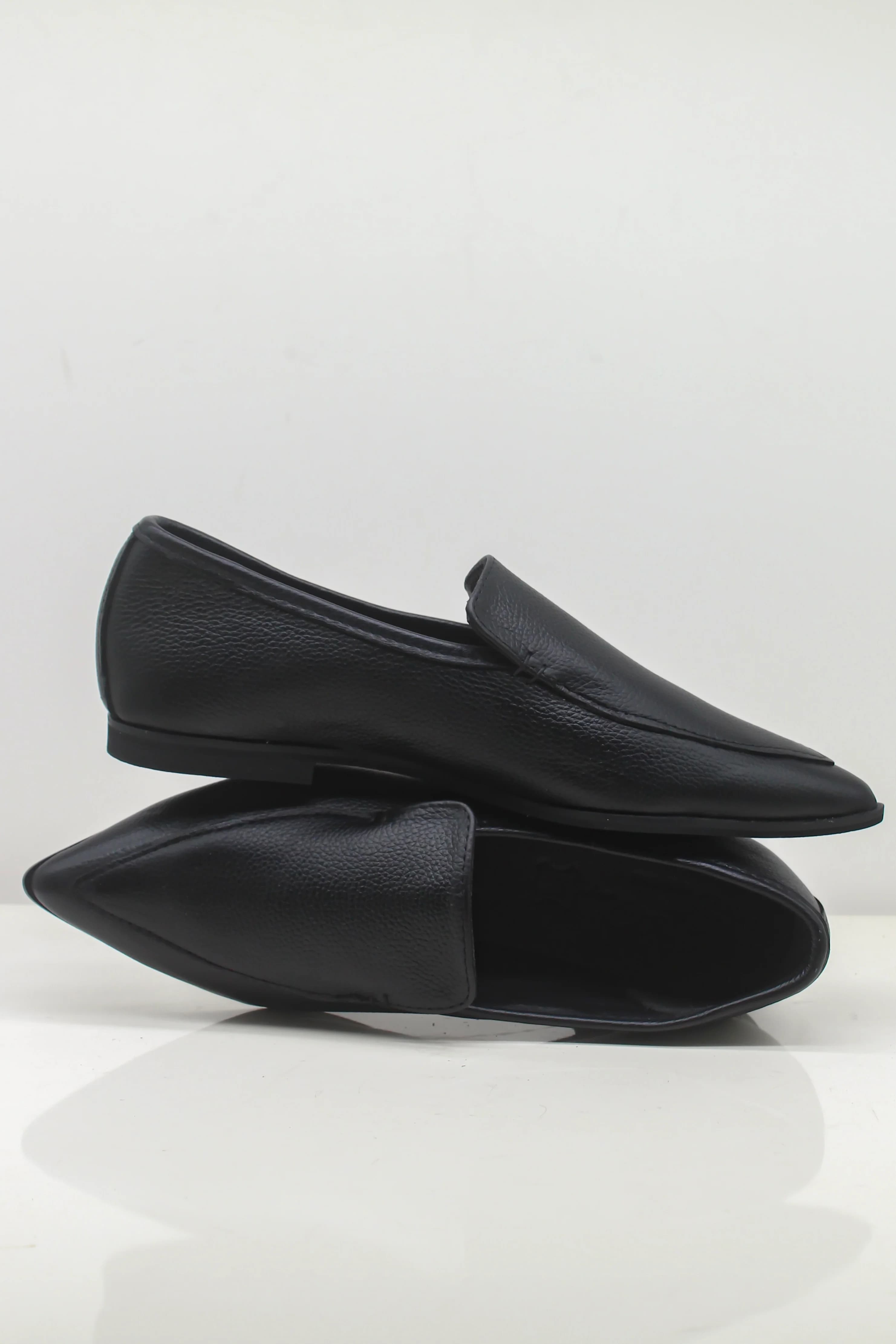 Pointed - Moccasin