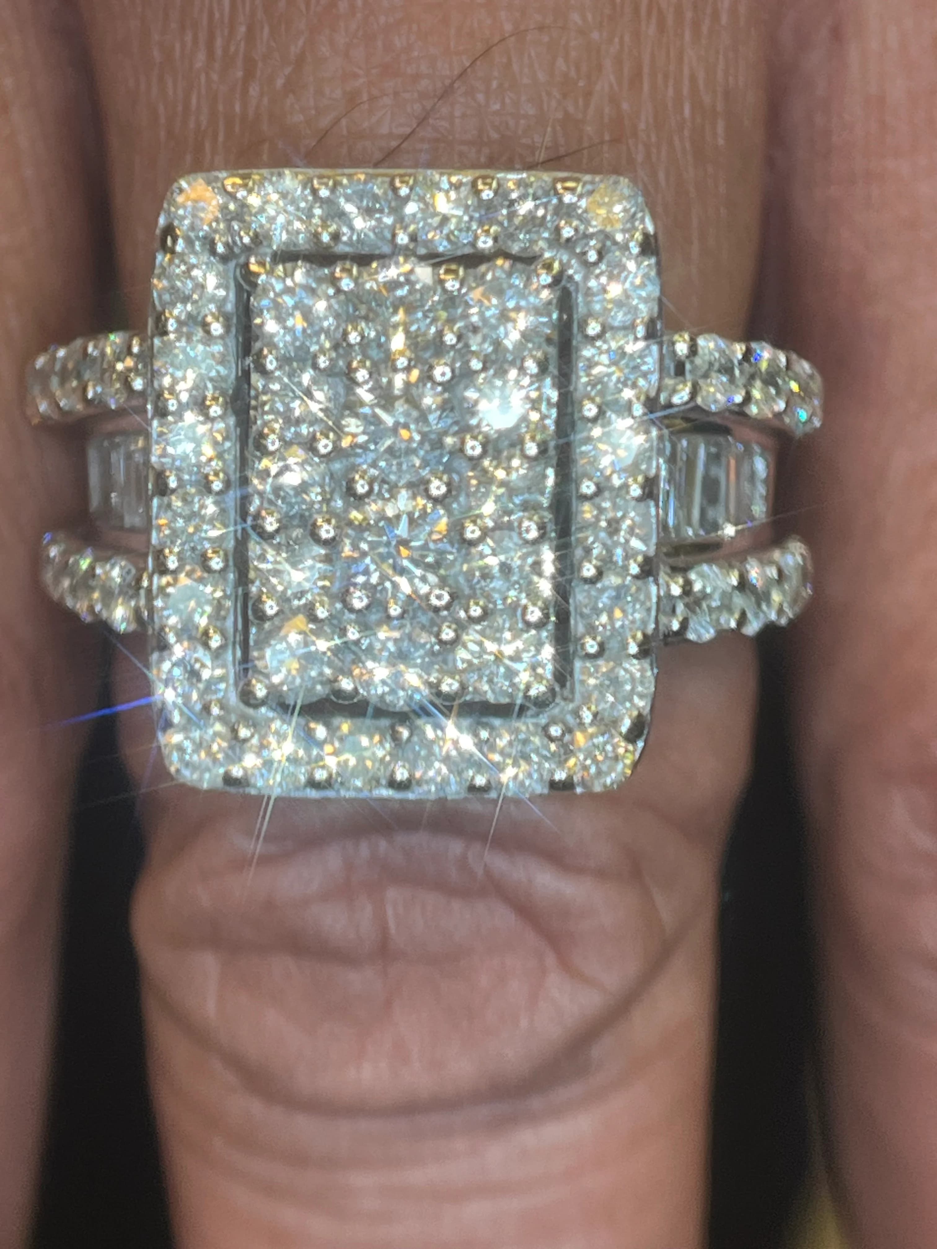 10 ct white gold pave Diamond ring 65 Diamonds 5 cts