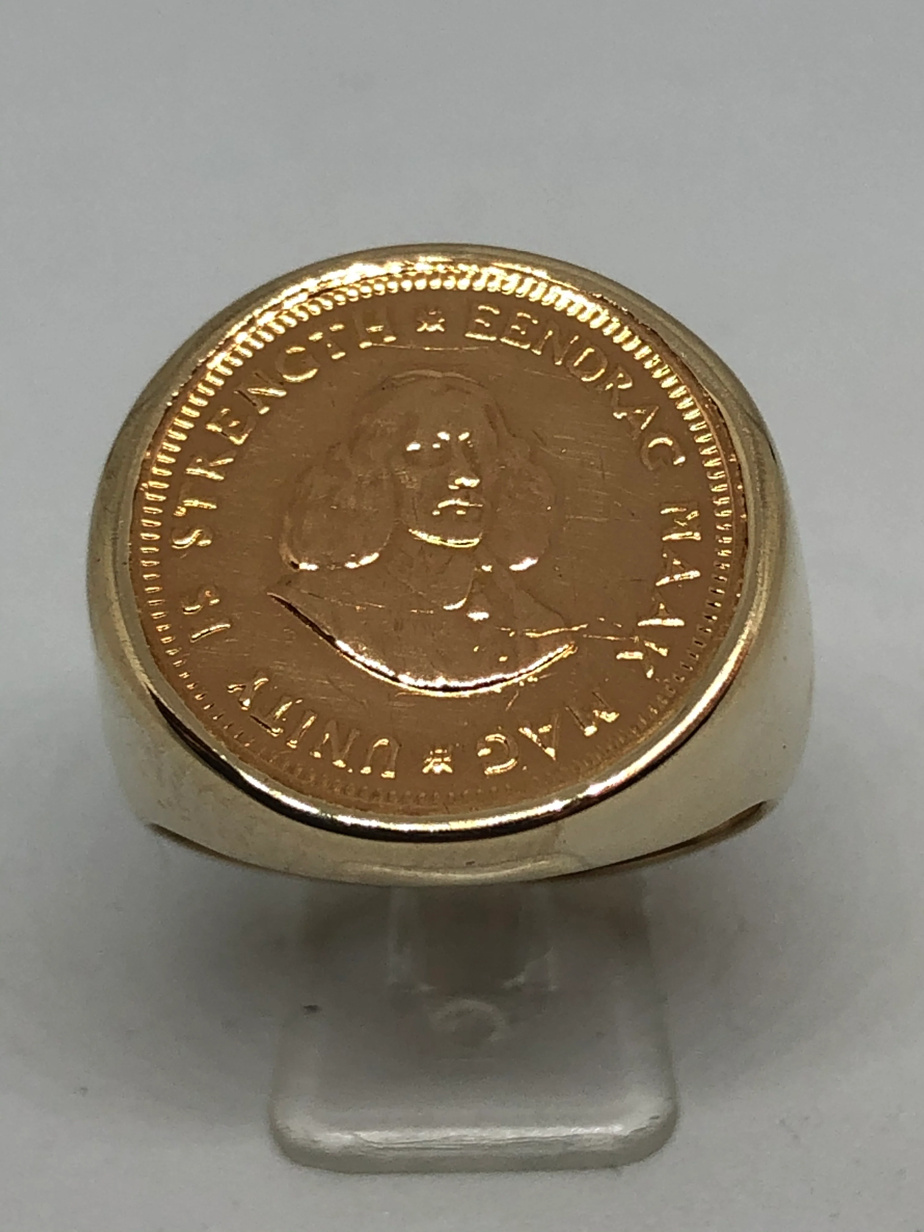 18ct  Men’s Coin Ring with 1 R Coin VanRiebeek Head.