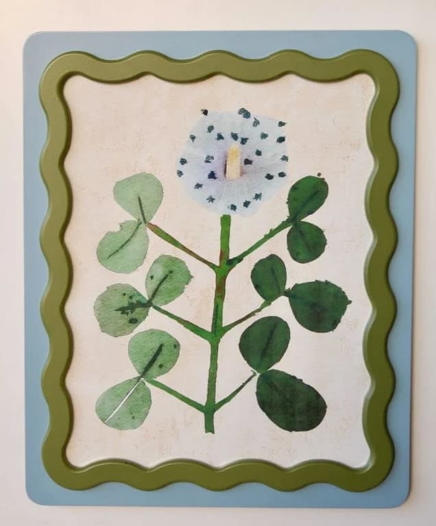 Blue & Green Scallop Flower Picture 4