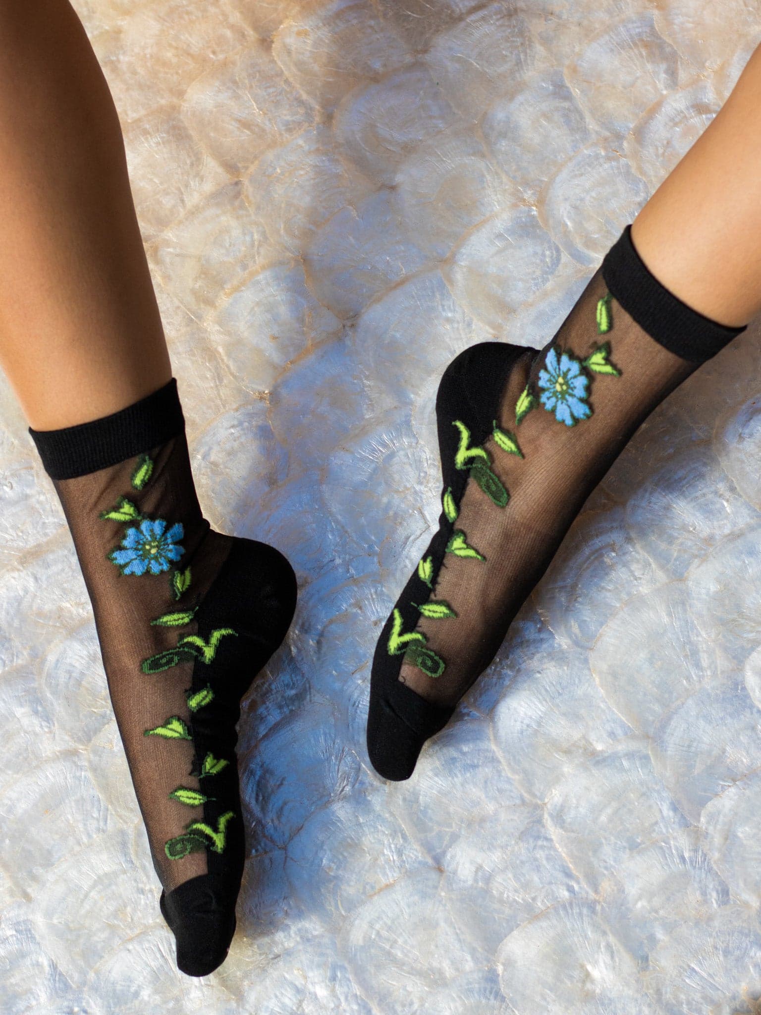 SHEER VINE BLUE FLOWER LEAVES