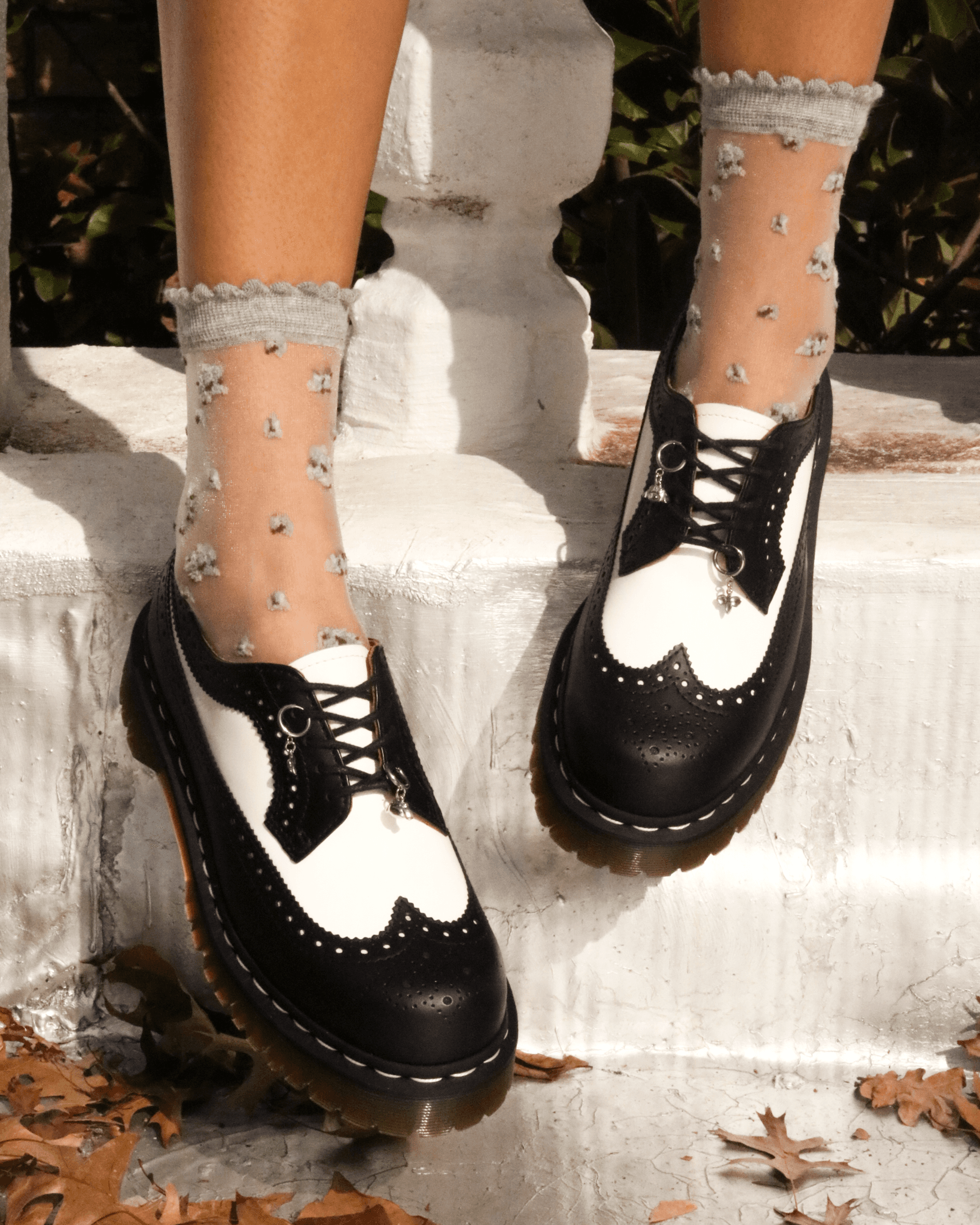 DR. MARTENS 3989 BLACK WHITE