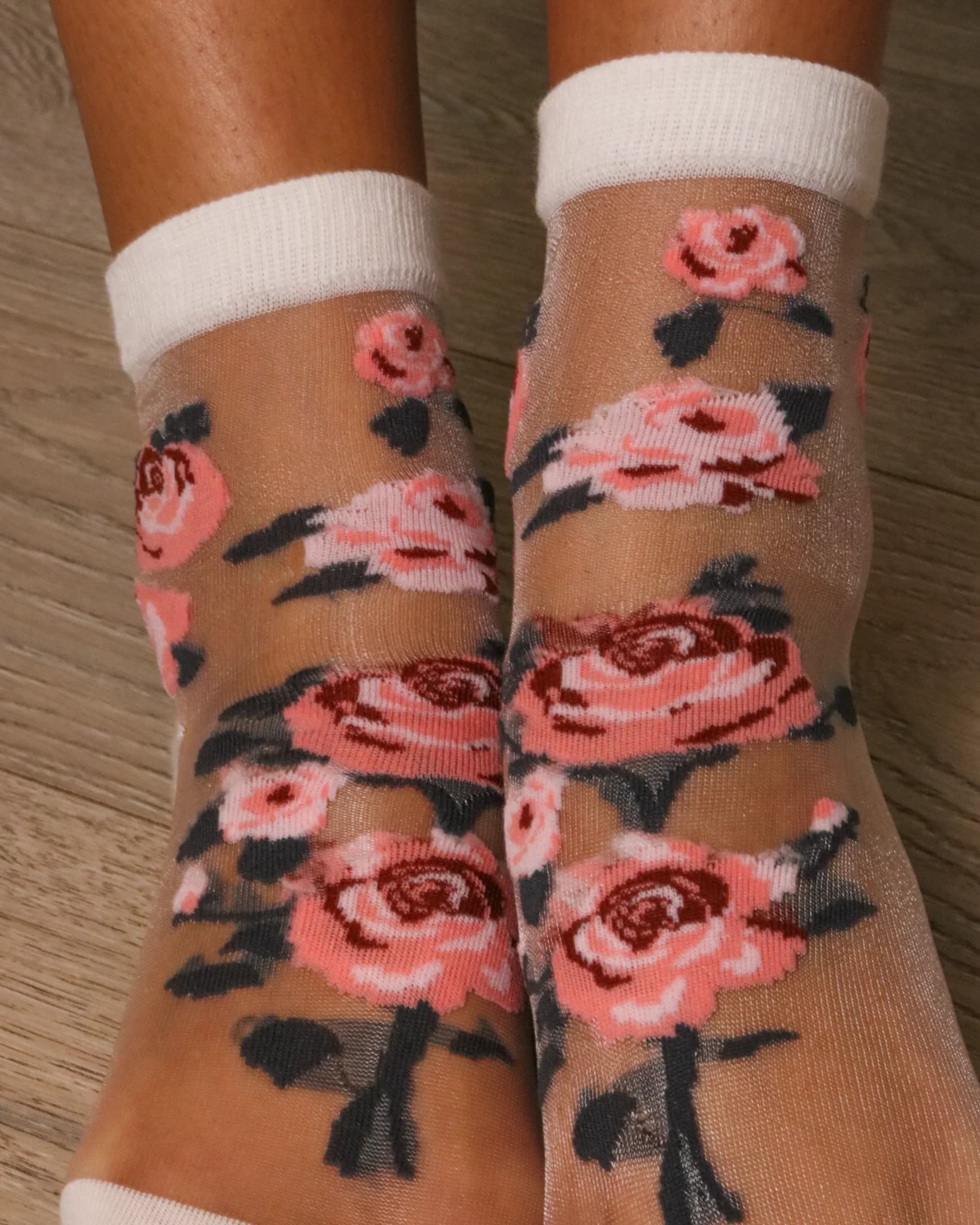 SHEER BIG ROSES GREEN LEAVES WHITE SOCKS