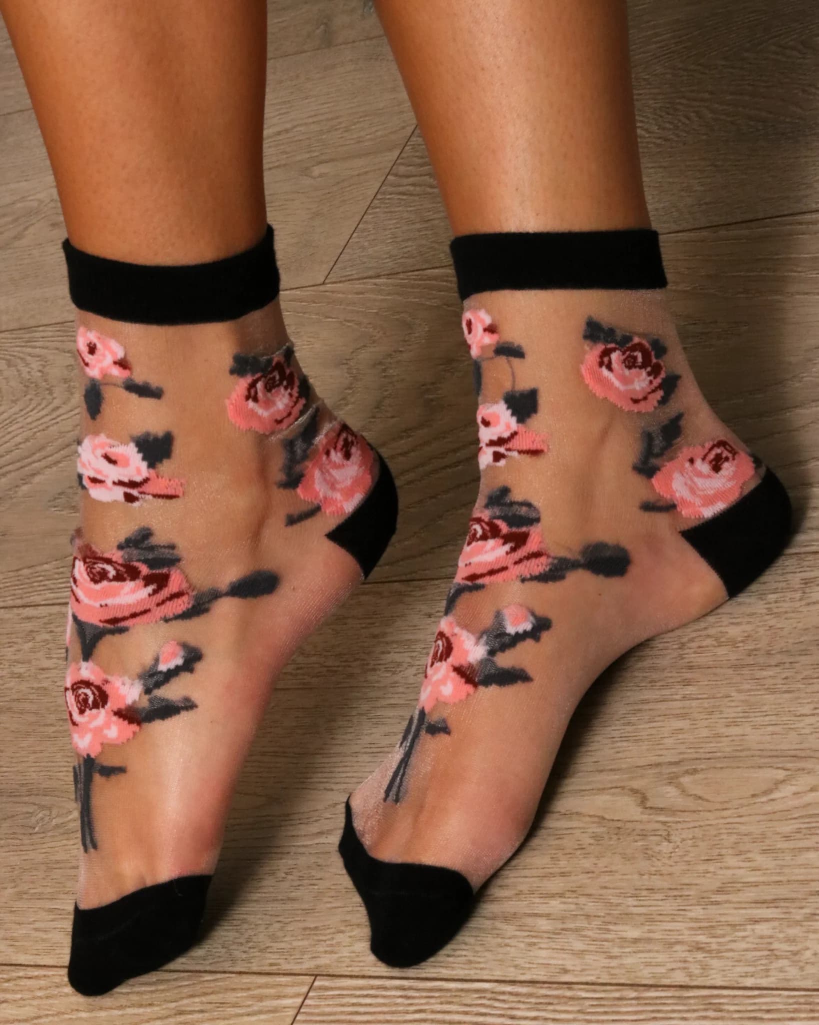 SHEER BIG ROSES GREEN LEAVES BLACK CLEAR SOCKS