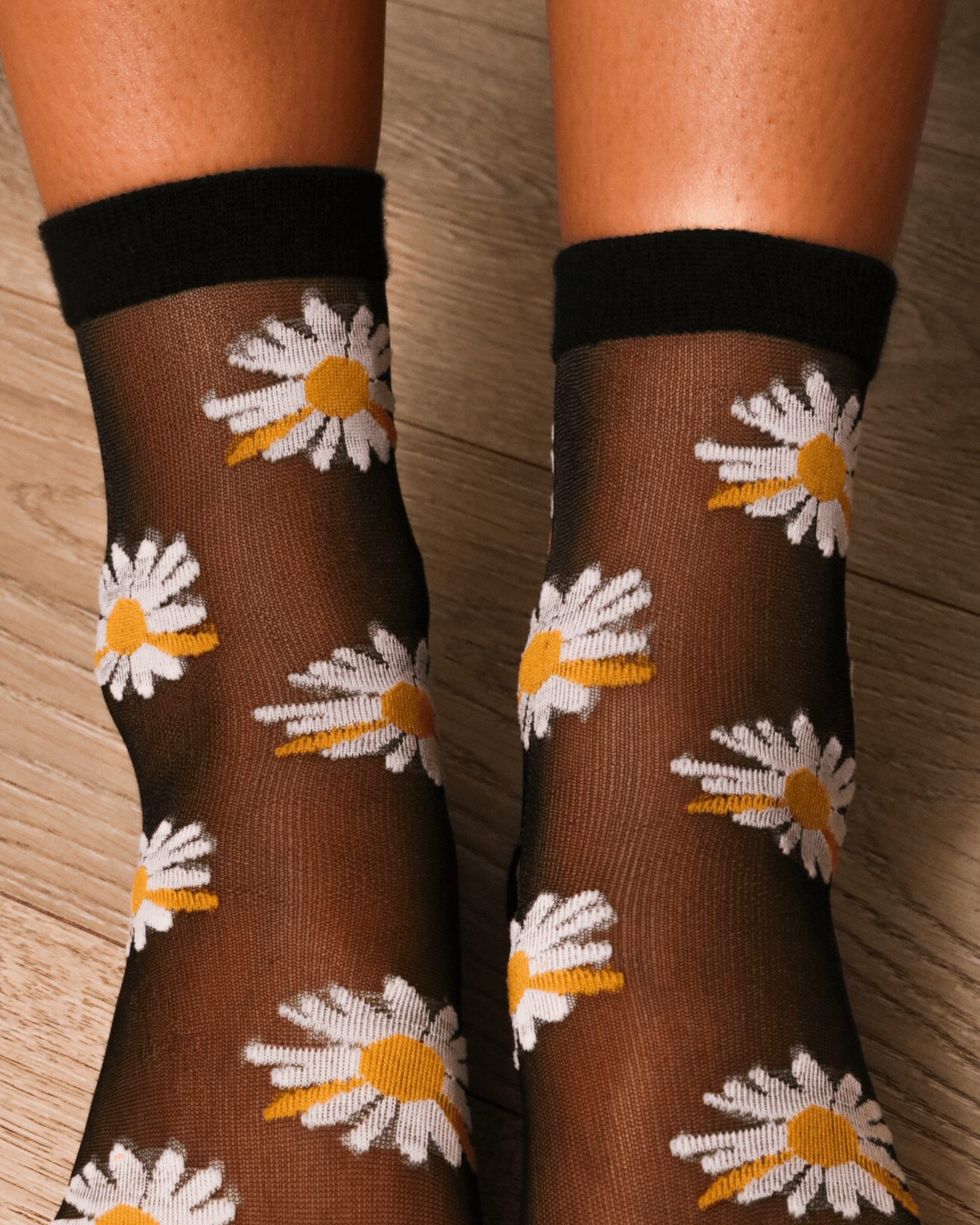 SHEER DAISIES WHITE YELLOW BLACK