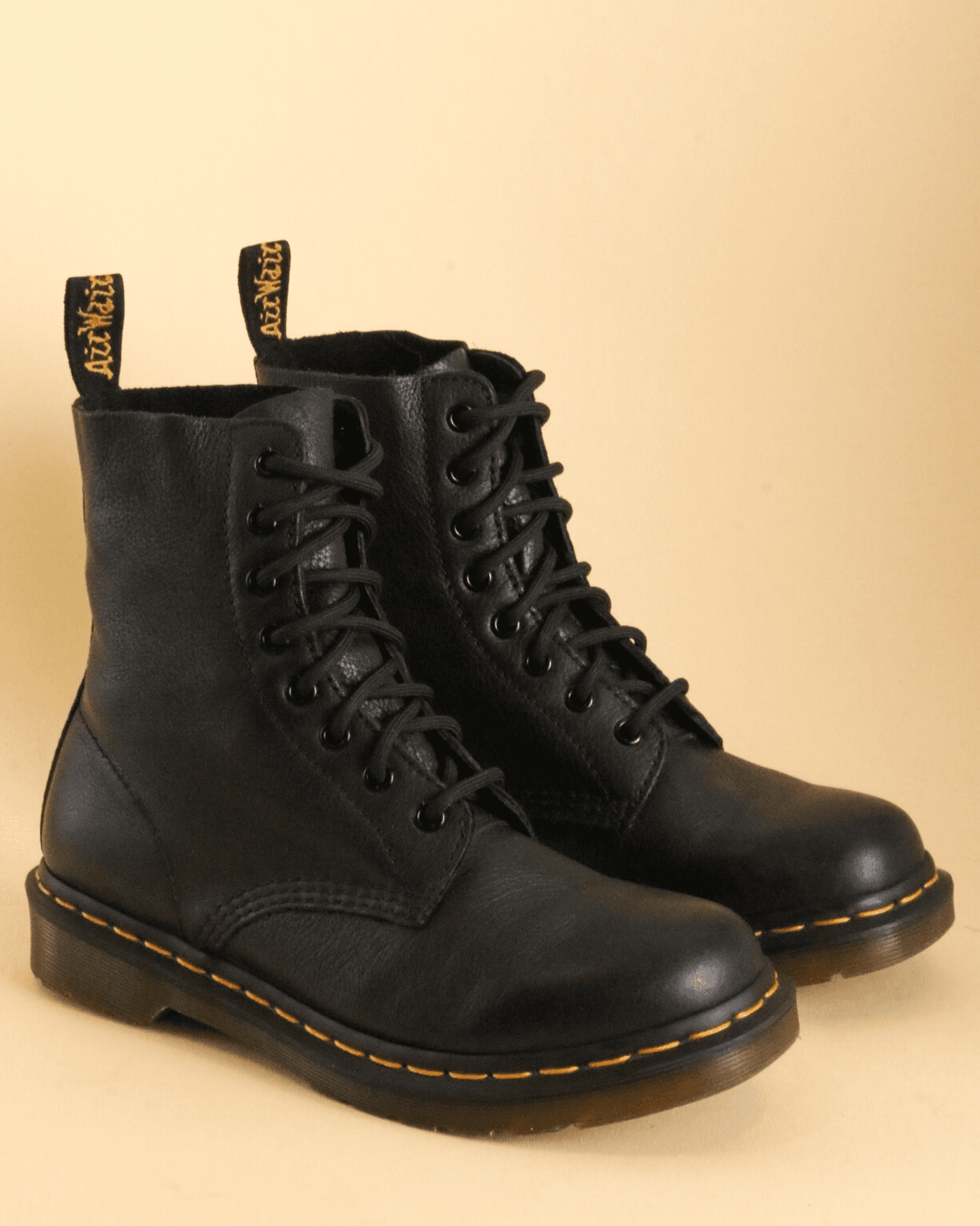 DR. MARTENS 1460 PASCAL BLACK VIRGINIA UK 6 - Pre-Loved