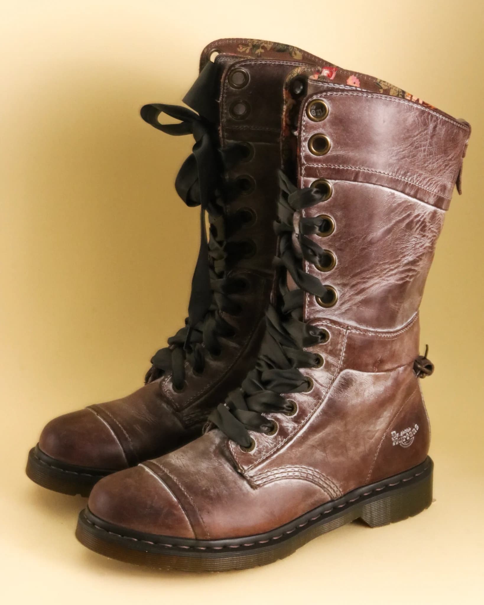 DR. MARTENS TRIUMPH BROWN MASSAI UK 9 - Pre-Loved