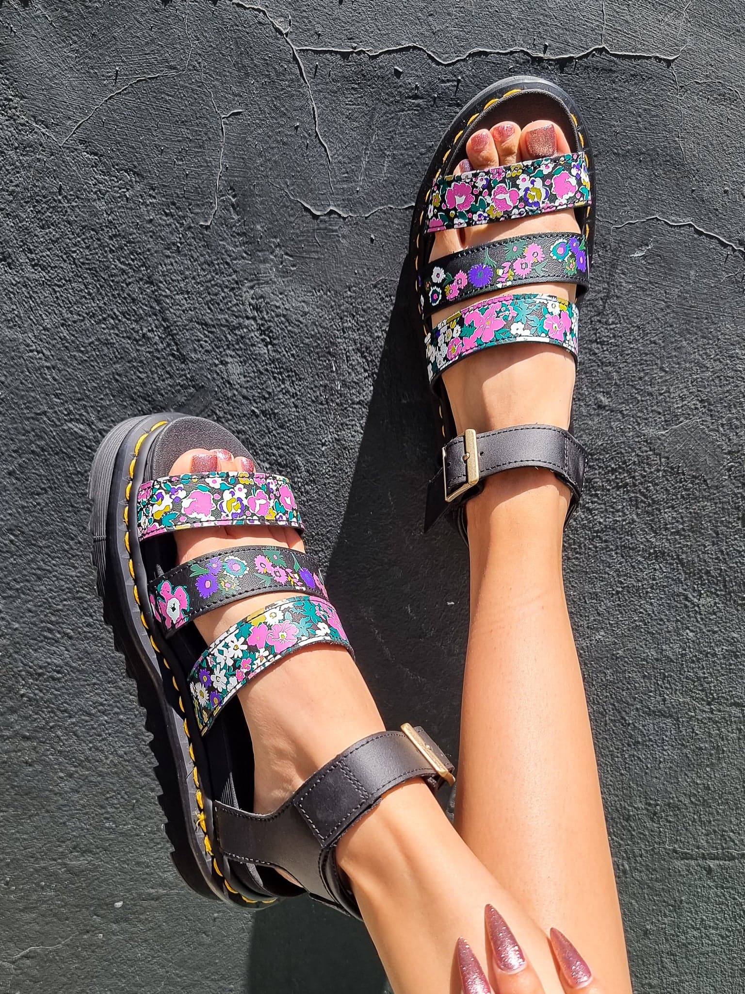 DR. MARTENS BLAIRE BLACK FLORAL
