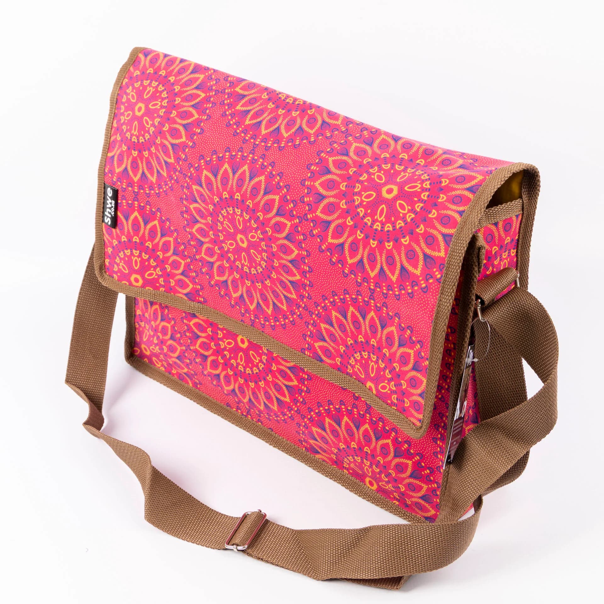Shwe Messenger Bag