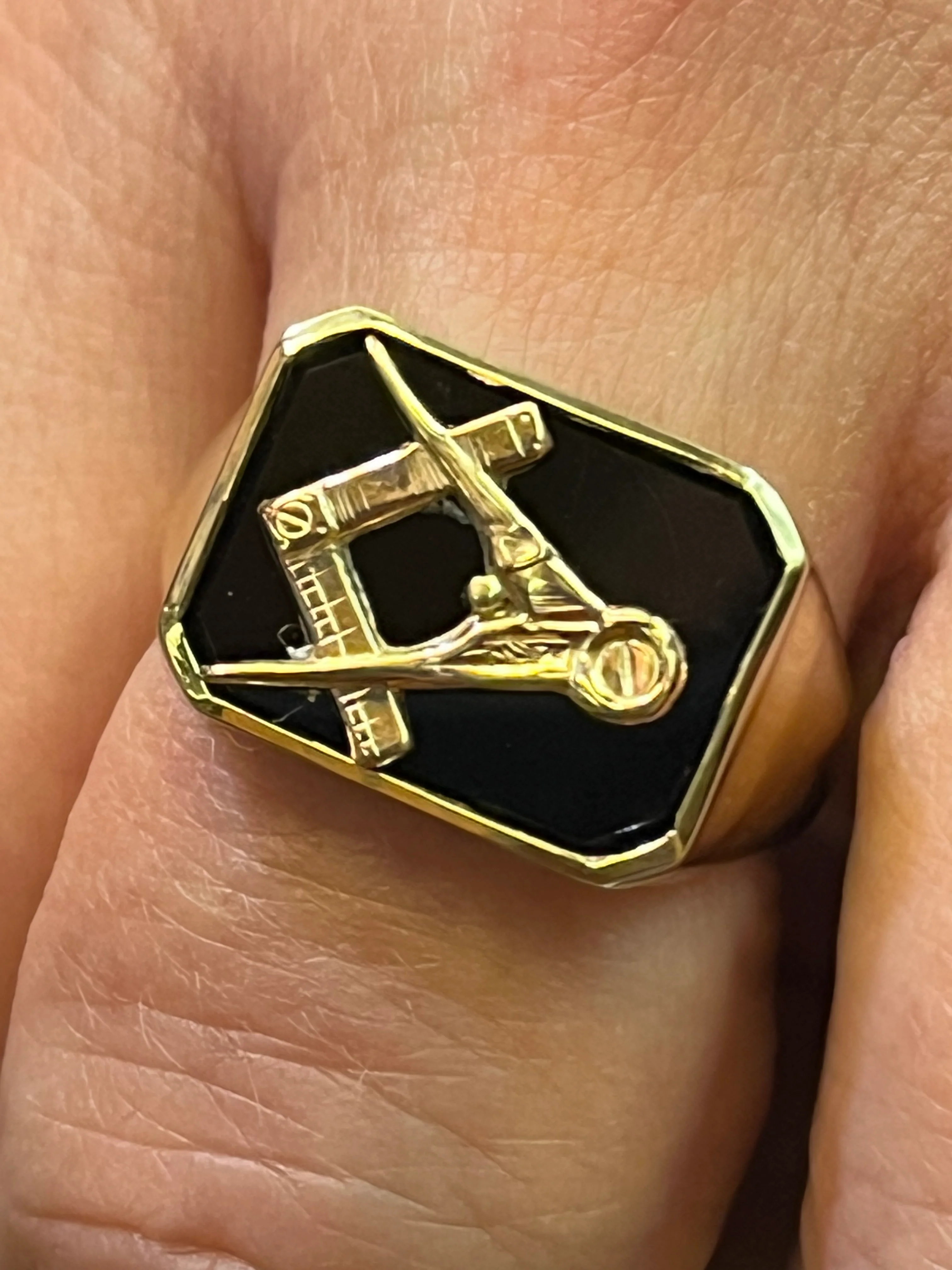 9ct Gents Octaganol Onyx Masonic Ring