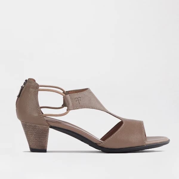 T-Bar Heel Closed Back-Wider Fit