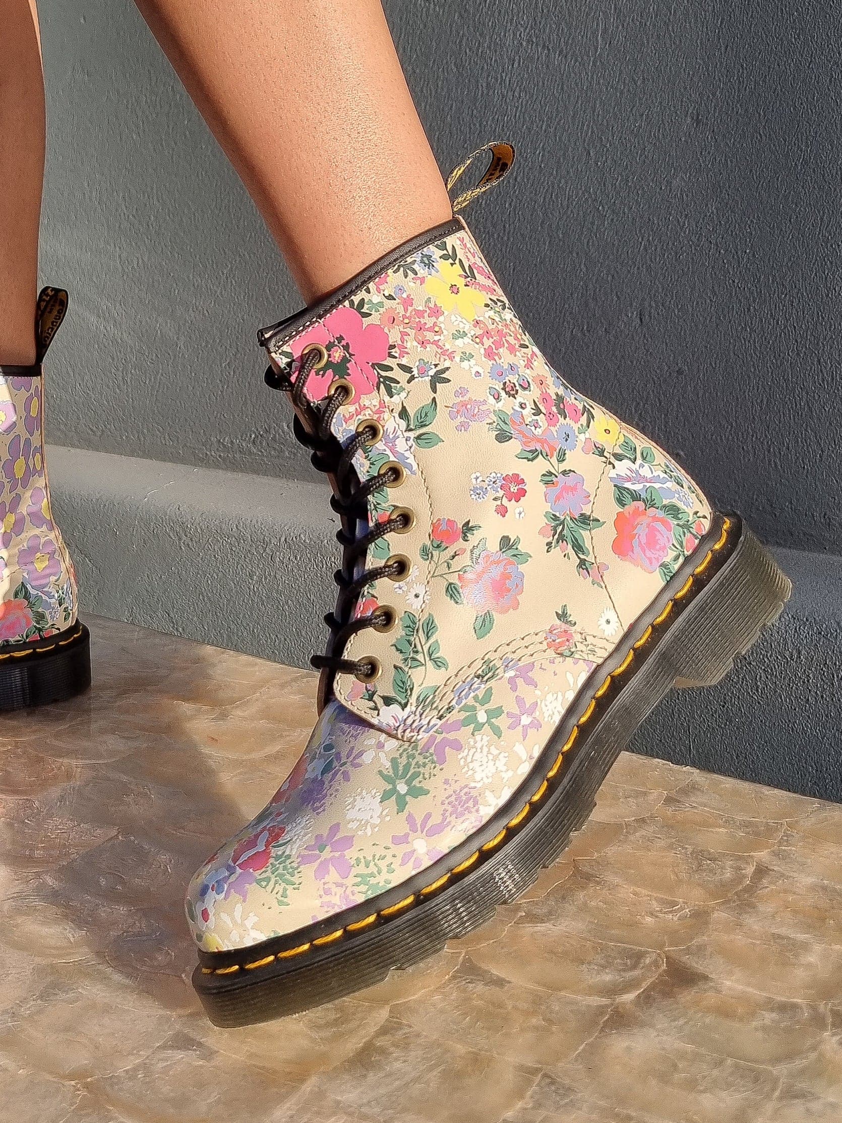 DR. MARTENS 1460 FLORAL MASH-UP CREAM