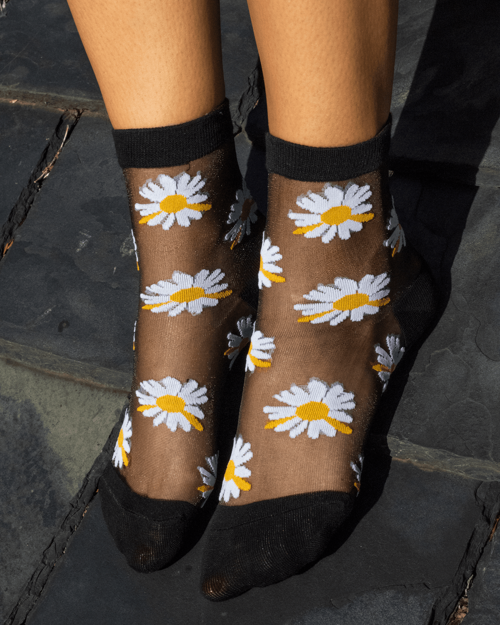 SHEER DAISIES WHITE YELLOW BLACK
