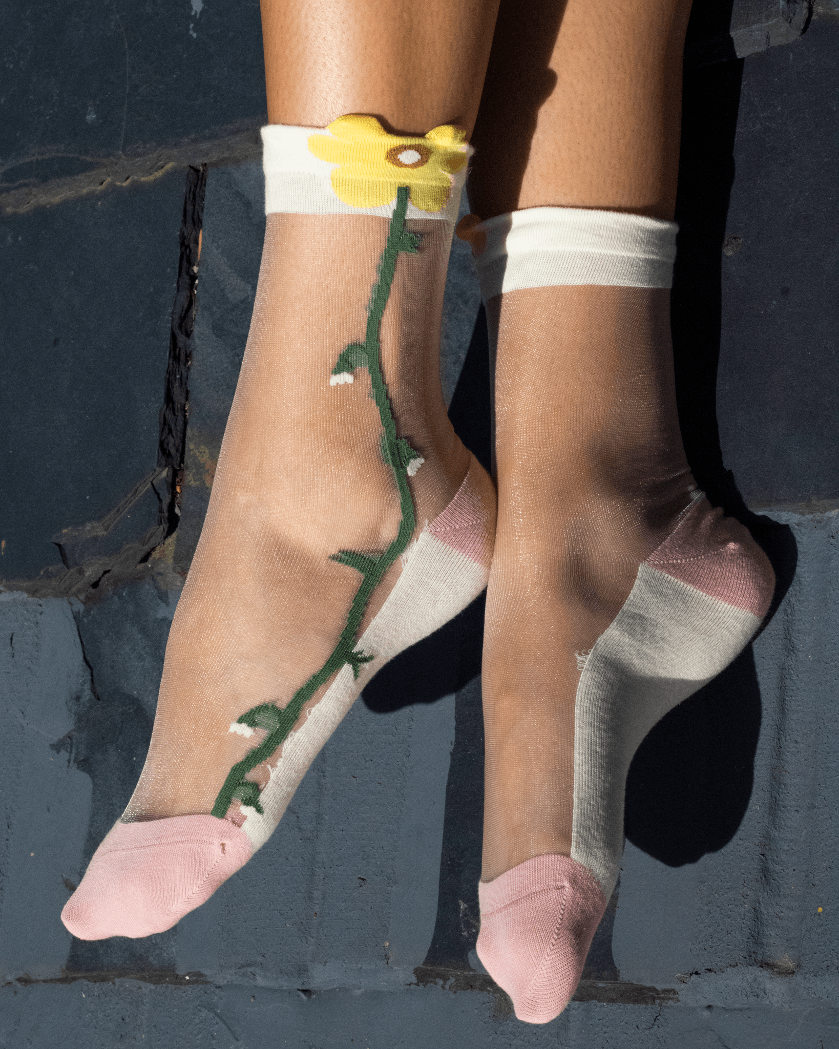 SHEER BIG DAISY YELLOW PINK GREEN CREAM
