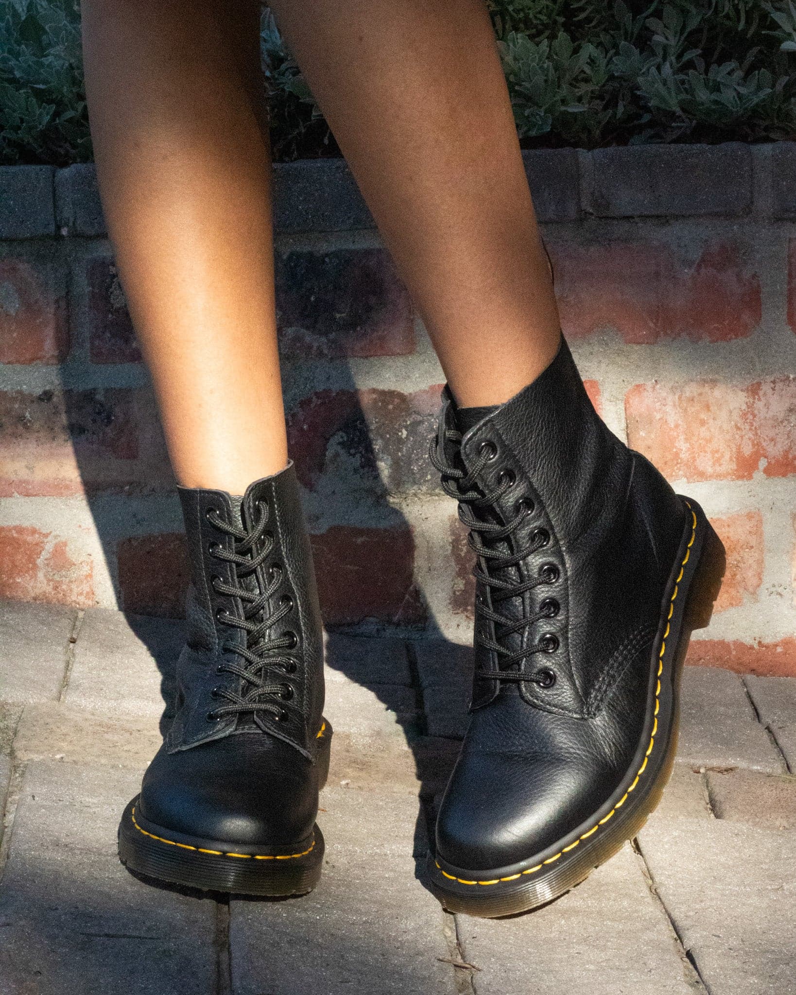 DR. MARTENS 1460 PASCAL BLACK VIRGINIA