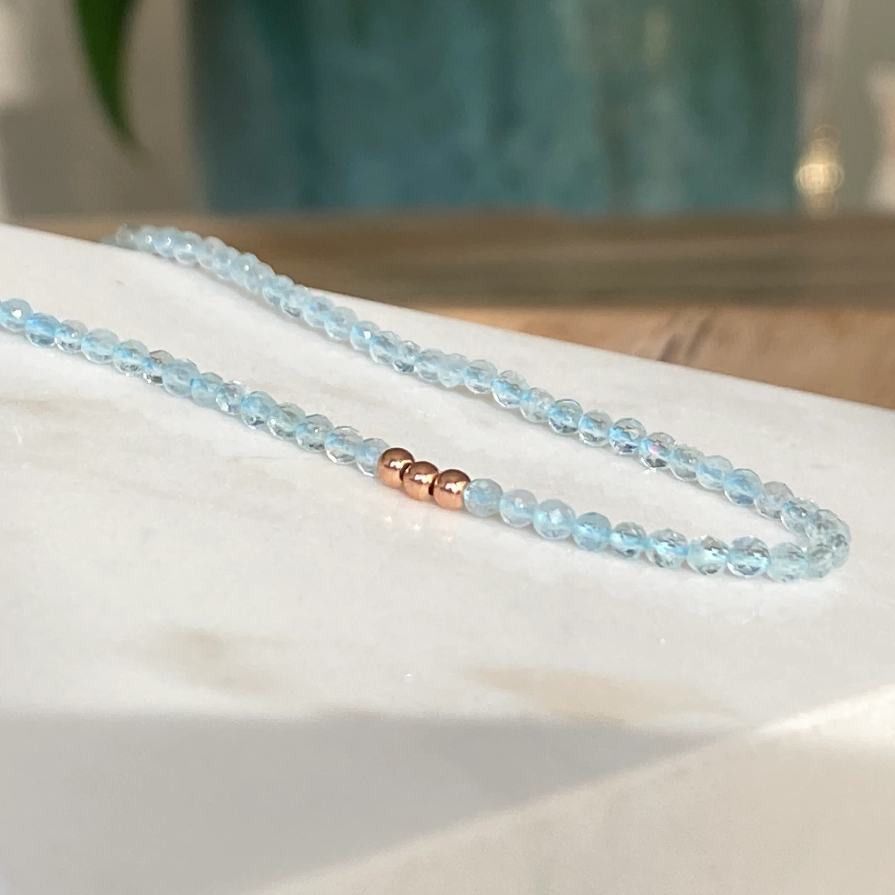 MIKAYLA BEAD NECKLACE IN AQUAMARINE
