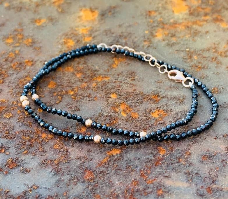 WRAP MIKAYLA BRACELET BLACK SPINEL & GOLD
