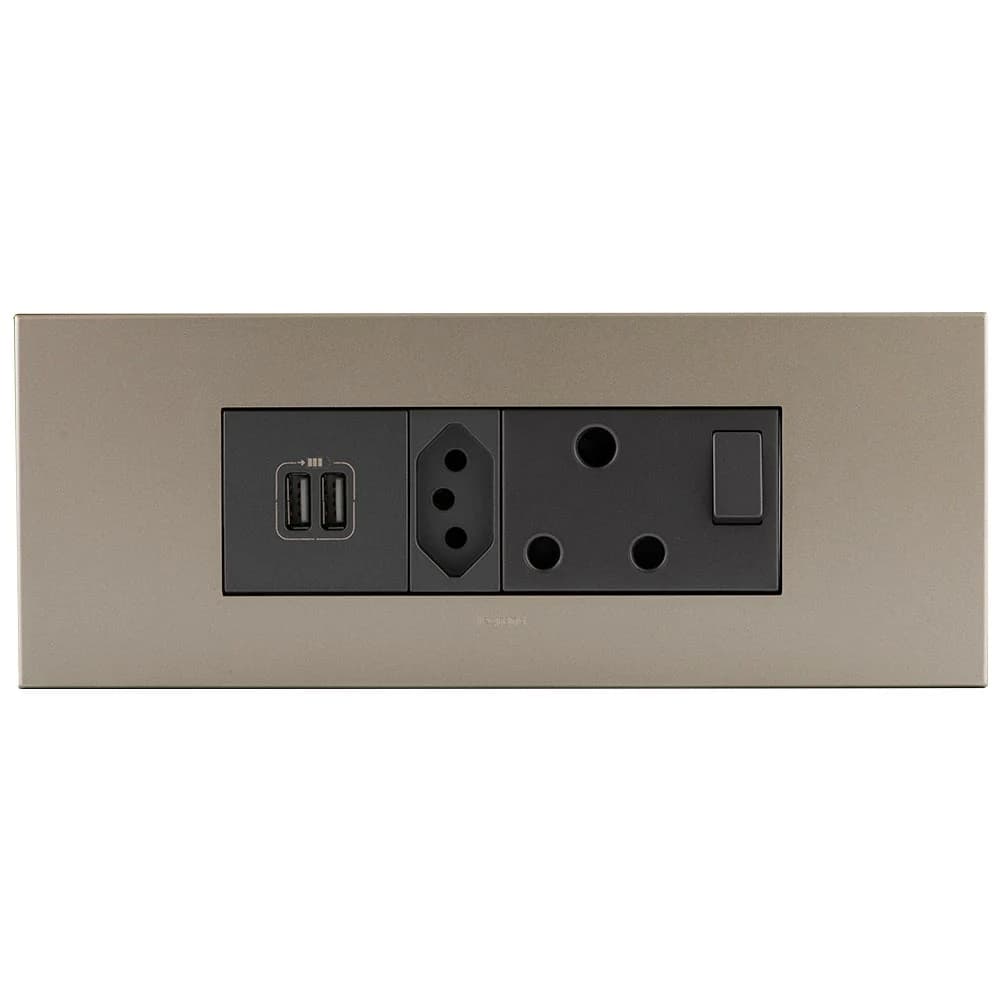 Legrand Arteor 6-Module Power Cluster 2x USB-A + V-Slim + RSA Socket