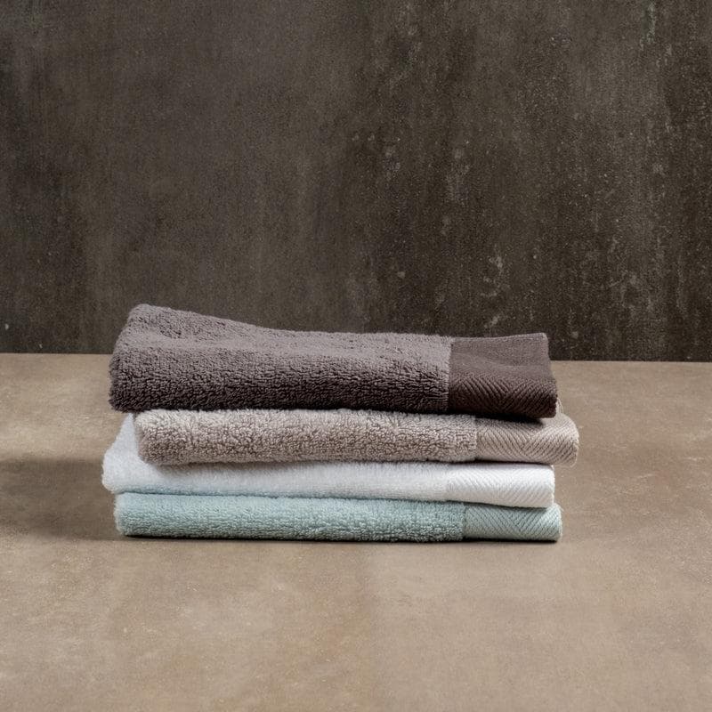 Royale Luxe Collection Zero Twist Guest Towel