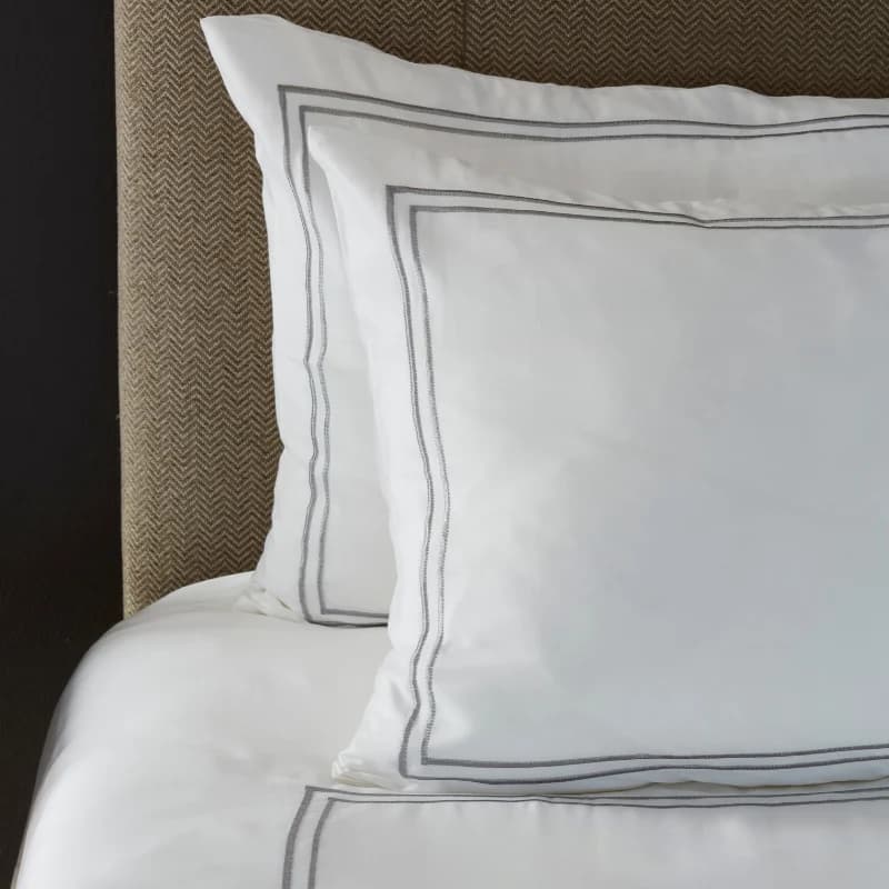 Whisper Soft 400 Thread Count Sateen Egyptian Cotton 2 Line Satin Stitch Duvet Cover Set Grey on White